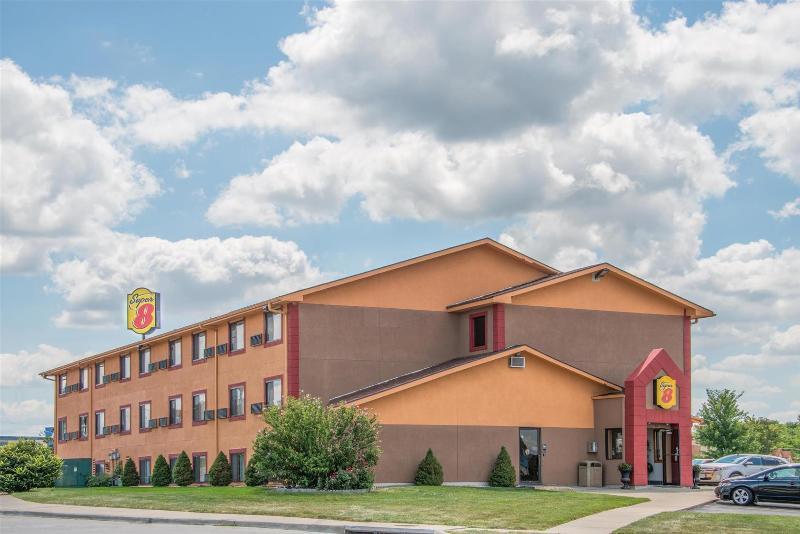 Super 8 By Wyndham Kansas City Airport North Exterior photo