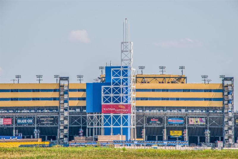 Super 8 By Wyndham Kansas City Airport North Exterior photo